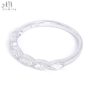 แหวนหมั้นทองคำขาวแท้ 18K ดีไซน์แฟนซีแบบครึ่งวง ประดับเพชรแท้ธรรมชาติ-สามารถสวมซ้อนกับแหวนแต่งงานและงานฉลองครบรอบได้ - Product Image 3