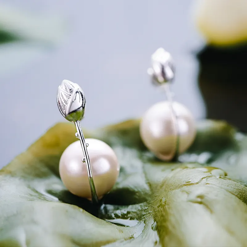 Elegant Fashion silver Lotus Flower shell earring
