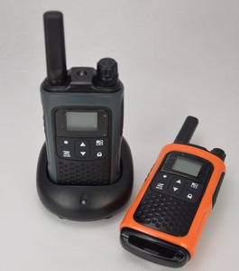 Teamup mini 1-5 km gamme de conversation <span class=keywords><strong>moins</strong></span> <span class=keywords><strong>cher</strong></span> uhf 2 watts talkie walkie - Product Image 3