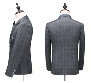 <span class=keywords><strong>Completo</strong></span> <span class=keywords><strong>Uomo</strong></span> Tre Pezzi (Blazer+Gilet+Pantaloni) Nuovo Stile Doppiopetto Taglie Forti Traspirante Antistatico in Lana Pettinata <span class=keywords><strong>Grigio</strong></span> a Quadri - Product Image 2