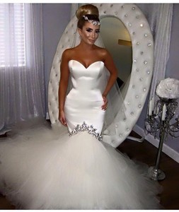 ON3047 Abito da Sposa Stile Sirena Sexy con Scollatura a Cuore, Cristalli e Perline, in Tulle e Raso, Abito Nuziale per l'Arabia Saudita - Product Image 2