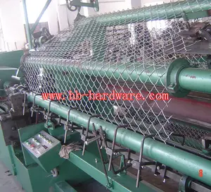 diamond shape fence weaving machine/cyclone mesh machine (China manufacturer)