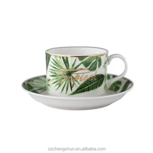 Керамическая чашка для кофе и блюдце с рисунком зеленых листьев в подарок
