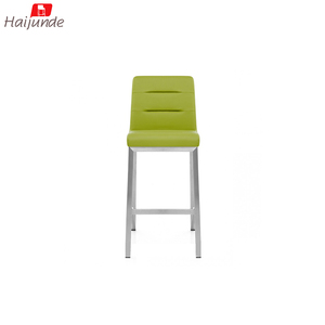 <span class=keywords><strong>Taburete</strong></span> de Bar Moderno de Cuero Sintético Negro con Estructura de Acero Inoxidable - Silla Acolchada de Altura de Barra para Isla de <span class=keywords><strong>Cocina</strong></span> o Pub - Product Image 5