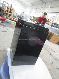 Urna de cremación de granito azul Bahama - Product Image 3