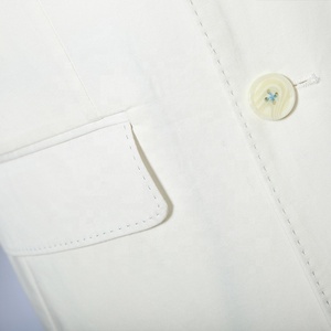 Giacca da <span class=keywords><strong>uomo</strong></span> di design italiano in lana bianca da <span class=keywords><strong>uomo</strong></span> giacca alla moda <span class=keywords><strong>doppiopetto</strong></span> con decorazione a bottoni a spessore sottile - Product Image 5
