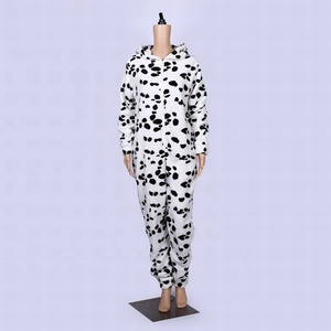 Nieuw ontwerp, schattige gepersonaliseerde volwassen anime koe onesie - Product Image 1