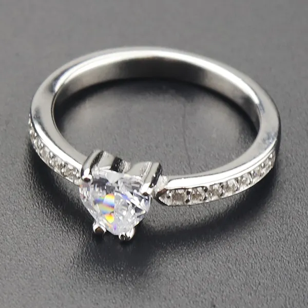 Fabricante anillo de plata 925 con Zircon claro corazón anillo de las mujeres de la manera hecho en China