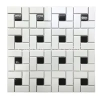 Chất lượng cao các bức tường nội thất gạch ngói nhà bếp backsplash dải màu trắng kết hợp màu đen vuông 6mm matt gốm gạch mosaic