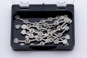 Produk Ortodontik Braket Gigi Ortodoncia Di Dalam Rongga Mulut Lingual Penahan Ikatan Belat - Product Image 3
