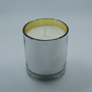Bougie parfumée en cire de soja pure biologique, parfum d'intérieur raffiné, cadeau dans un bocal en verre de couleur argentée - Product Image 1
