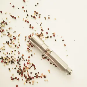 Molinillo Manual de Hierbas Metálico Pequeño con Prensa de Pulgar, Molinillo de Sal y <span class=keywords><strong>Pimienta</strong></span> para Cocina - Product Image 4