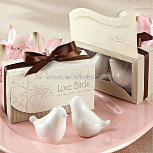 regali di nozze piccioncini nella finestra di ceramica sale e pepe - Product Image 1
