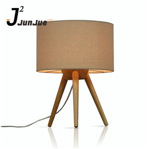 Moderne <span class=keywords><strong>bois</strong></span> <span class=keywords><strong>trépied</strong></span> <span class=keywords><strong>lampe</strong></span> de table de base - Product Image 1