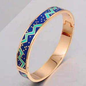 Künstliche neue rosa Wellen Manschette Klapp Emaille gefälschte Gold Schmuck Schmuck Armband Armreif Modelle Gold 18 Karat Manschette Armreif