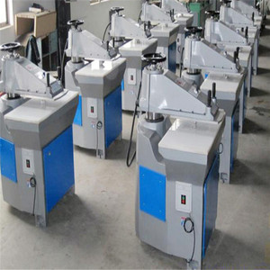 Machine de découpe à bras oscillant d'occasion pour presse hydraulique en <span class=keywords><strong>cuir</strong></span> toute tonne - Product Image 2