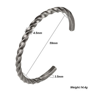 Brazalete clásico de acero inoxidable para hombre - Product Image 2