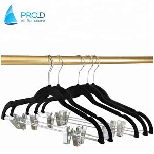 Lot de 50 cintres en <span class=keywords><strong>velours</strong></span> noir floqué Offre Spéciale bon marché avec clip vente en gros - Product Image 5