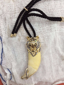 <span class=keywords><strong>Dents</strong></span> d'animaux incrustées d'or 18 carats, <span class=keywords><strong>dents</strong></span> d'animaux incrustées d'<span class=keywords><strong>argent</strong></span> 925, <span class=keywords><strong>dents</strong></span> d'animaux incrustées d'or 24 carats - Product Image 6