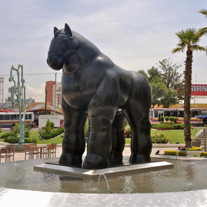 Moulage de la célèbre sculpture de cheval en bronze de roland botero - Product Image 6
