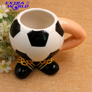 Venta superior de cerámica en forma de fútbol taza divertida taza fabricante de China - Product Image 2