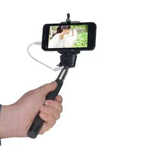 Neue Ankunft Shenzhen Selfie Stick Erweiterung Z07-5 Plus Wired Audio-Kabel Take Pole bunte Ein beins tativ für Smartphone Android IOS