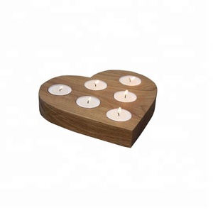 Candelabro portacandele in legno naturale a forma di cuore di natale - Product Image 1