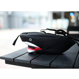 Borsa a Tracolla da Uomo Custom1 con Design Squalo a Bocca Grande, Caratteristiche Luminose e Impermeabili, Stile Cross-body con Porta USB - Product Image 5
