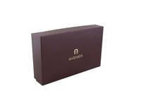 Boîte cadeau rigide haute couture pour vêtements, en matériaux recyclés, avec pelliculage mat, gaufrage et revêtement UV, pour T-shirts et vêtements décontractés