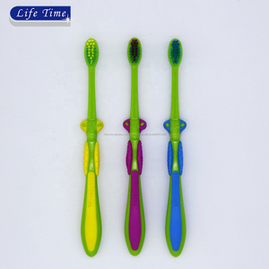2019 gros mignon mante forme poignée 3 + ans enfant brosse à dents de marque privée FDA banbini cepillo - Product Image 2