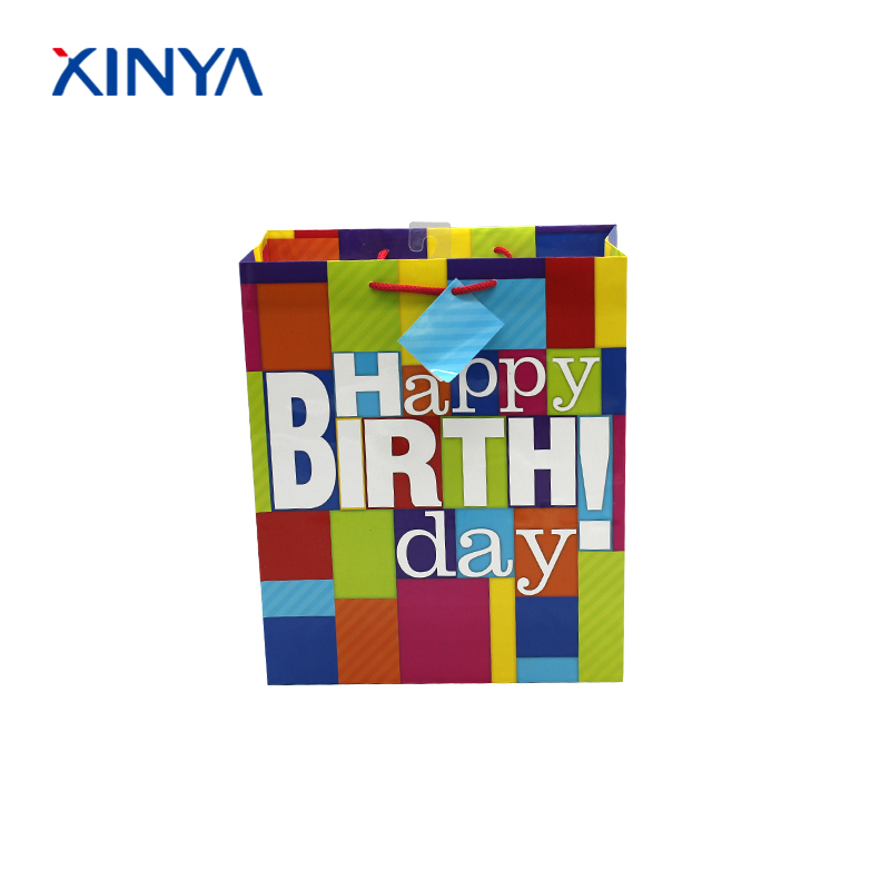 Qualité et quantité assuré impression sac de papier avec poignée pour l'anniversaire