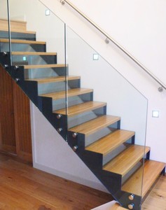 <span class=keywords><strong>Balustrade</strong></span> en bois avec remplissage en verre et rampes en zigzag - Product Image 4