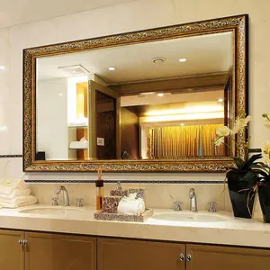 古色古香的浴室墙壁镜子装饰化妆镜与塑料黄金框架