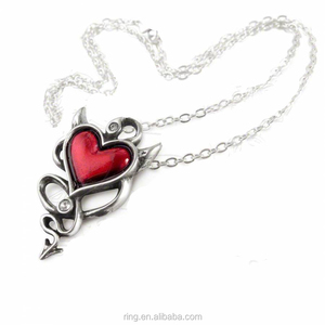 Diablo rojo colgante de corazón diabólico cuernos cola rubí corazón collar - Product Image 2