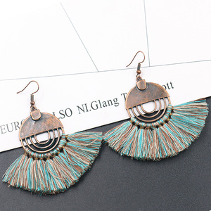 YWMT <span class=keywords><strong>2026</strong></span> Groothandel Nieuwste Vintage Folk Fan Legering Metaal 18K Verguld Bohemian Hangende Charm Oorbellen voor Vrouwen - Product Image 4