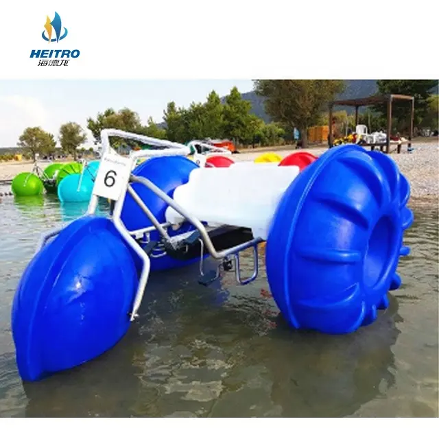 Водные виды спорта семья едет пластик весло лодка aqua trikes трицикл воды на песке