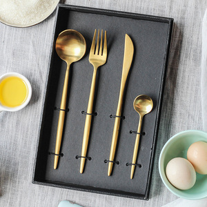 Fournisseur de Guangzhou baguettes dorées en métal <span class=keywords><strong>Portugal</strong></span> vente en gros de couverts en acier inoxydable 18/10 ensemble de couverts de mariage en or mat - Product Image 4