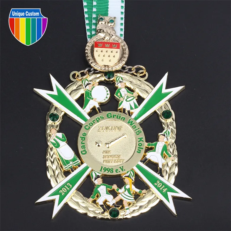 Buen precio de aleación de zinc histórico oro fútbol esmalte personalizado medalla de oro