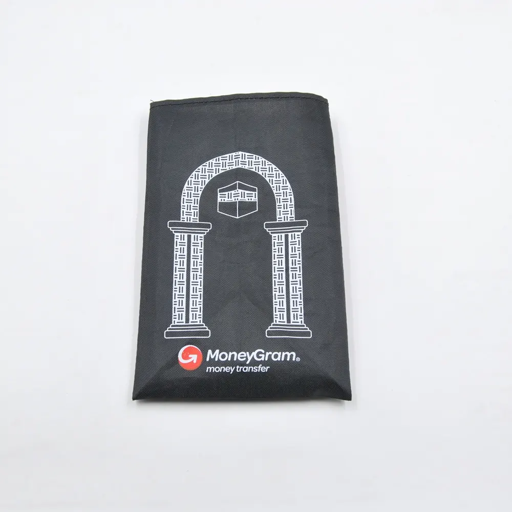 Goedkope Custom Gedrukt Logo Reizen Gebedskleed Moslim Pocket Prayer Mat Waterdicht Polyester Draagbare Gebed Pocket Mat Voor Volwassenen
