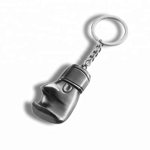 قفاز معدني للملاكمة على شكل حلقة مفاتيح مخصصة من مصمم الأزياء - Product Image 2