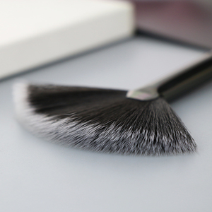 Meibeaili — pinceaux de maquillage avec Logo personnalisé, brosse en éventail à poils synthétiques, noir/gris, outils à reflets, 839, vente en gros - Product Image 4