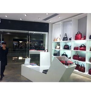 LUX ที่กำหนดเองร้านค้าปลีกที่กำหนดเองกระเป๋าถือชั้นวางผนังแสดงสำหรับร้านค้า - Product Image 3