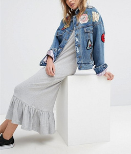 Ultima Giacca di Jeans <span class=keywords><strong>Oversize</strong></span> con Badge Ricamati per <span class=keywords><strong>Donna</strong></span>, Vendita all'Ingrosso - Product Image 4