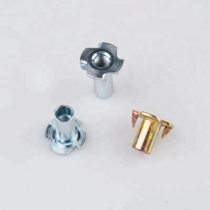 Thép Carbon din1624 TEE Nut <span class=keywords><strong>4</strong></span> pronged t Nuts <span class=keywords><strong>4</strong></span> Claw TEE Nut chèn cho đồ nội thất gỗ M4 M6 M8 M10 - Product Image 3
