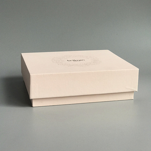 Scatola Regalo per Gioielli in Cartone Rigido con Design Personalizzato e Logo - Product Image 1
