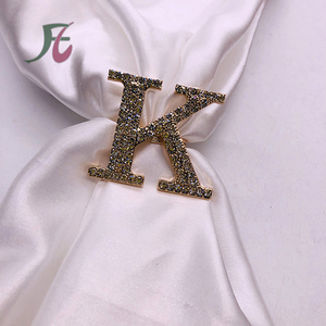 Lettera A M K C S F Strass Da Sposa Anelli di Tovagliolo Oro - Product Image 3