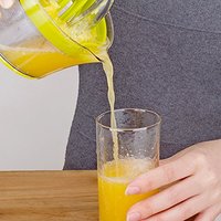 Multifunctionele fruit- en groentesapcentrifuge voor kleine vruchten en citroenen, handmatig, van plastic (PP), met aangepaste logo's, voor thuis en keuken.