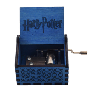 Caja musical wholesale folk crafts wooden hand crank potter music box for gift