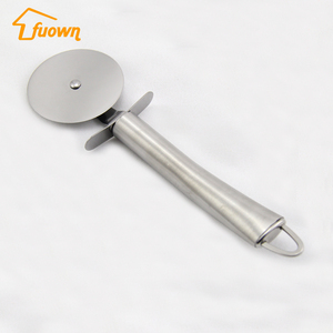 Usine En Gros <span class=keywords><strong>Pizza</strong></span> Outils <span class=keywords><strong>Tour</strong></span> De Roue <span class=keywords><strong>Pizza</strong></span> Cutter Avec Poignée En Acier Inoxydable - Product Image 2