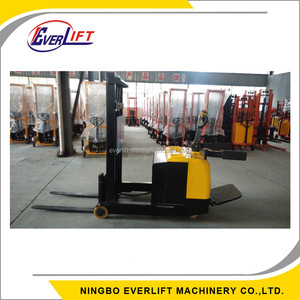 1ton 1200 kg 1.5ton 1500 kg 1,6 mt <span class=keywords><strong>2</strong></span> mt <span class=keywords><strong>2</strong></span>,5 mt <span class=keywords><strong>3</strong></span> mt <span class=keywords><strong>3</strong></span>,5 mt Günstige Gegengewicht Elektrische Palette stapler für Verkauf - Product Image 1